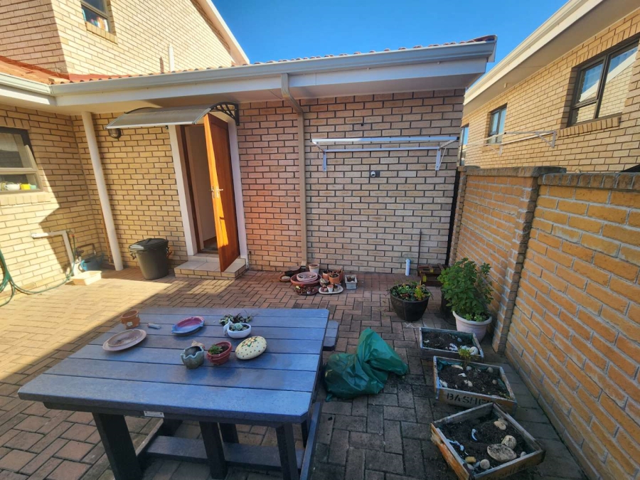 2 Bedroom Property for Sale in Tergniet Western Cape